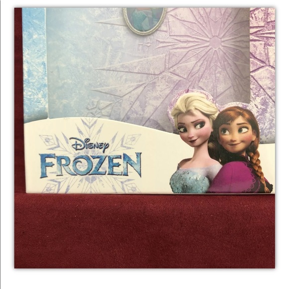 Disney Frozen Pendant Necklace Princess Elsa Oval Boxed Gift - Picture 4 of 6